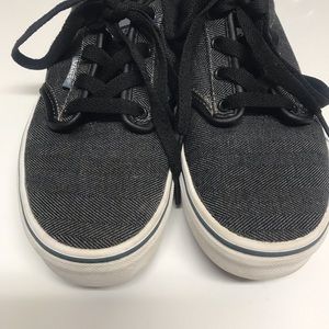 Vans Off the Wall 3 1/2 gray and black sneakers